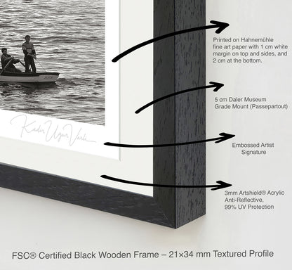 Layered cross-section view of fine art frame construction showing anti-reflective acrylic glass, passepartout, and archival paper